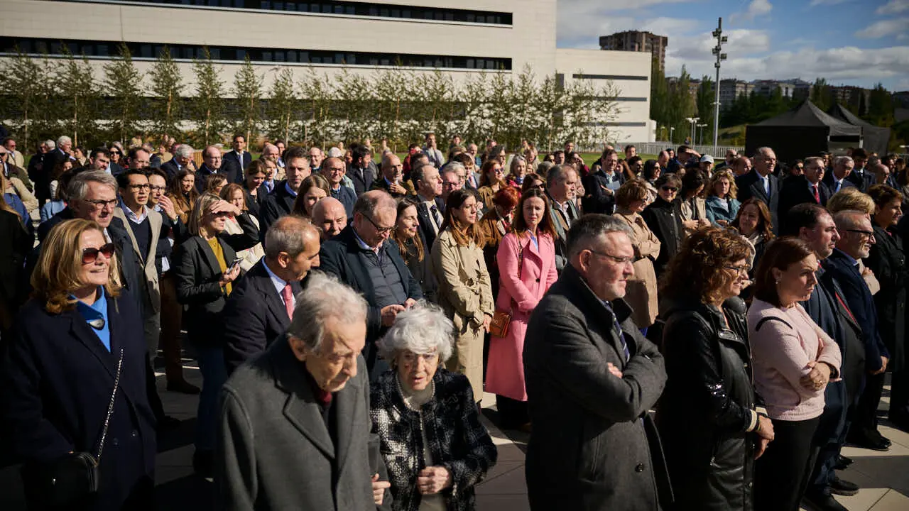 Colocaci&oacute;n de la primera piedra del edificio Bioma de la Universidad de Navarra, espacio multidisciplinar dedicado a la docencia y a la investigaci&oacute;n. PABLO LASAOSA