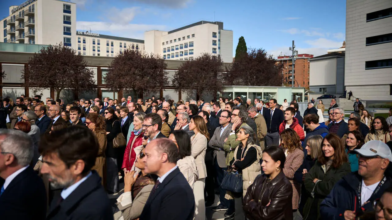 Colocaci&oacute;n de la primera piedra del edificio Bioma de la Universidad de Navarra, espacio multidisciplinar dedicado a la docencia y a la investigaci&oacute;n. PABLO LASAOSA