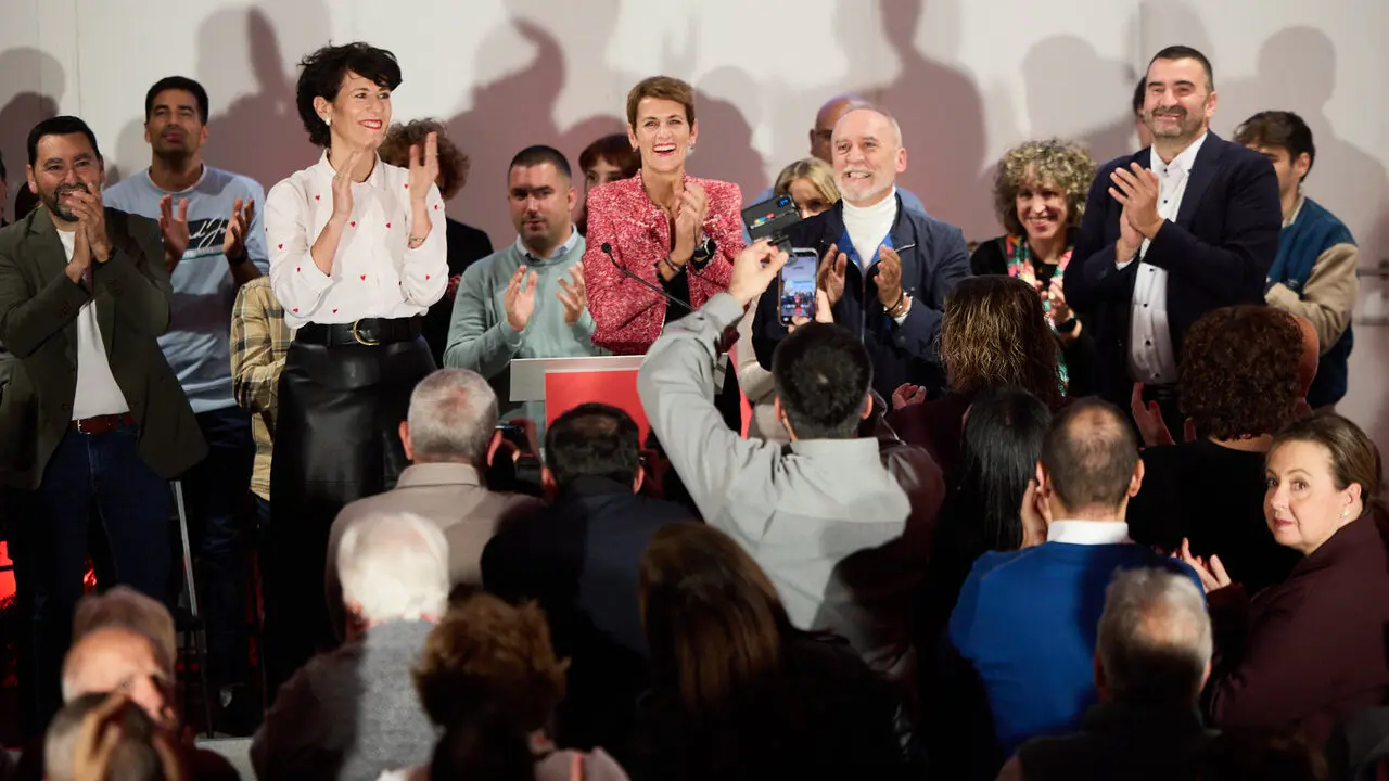 El PSN-PSOE presenta sus candidaturas a las pr&oacute;ximas elecciones generales en un acto en el que interviene la secretaria general del PSN-PSOE, Mar&iacute;a Chivite, la candidata al Congreso, Elma Saiz y el candidato al Senado, &Aacute;ngel Mole&oacute;n. NAVARRA.COM
