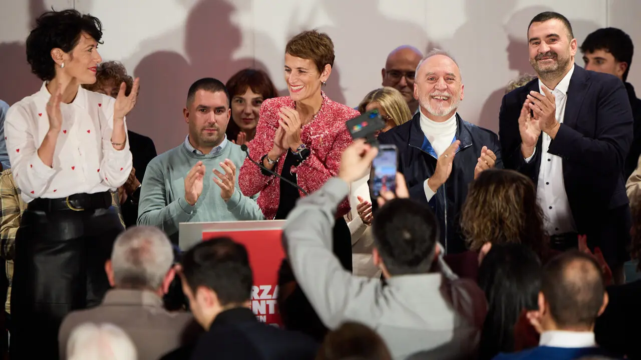 El PSN-PSOE presenta sus candidaturas a las pr&oacute;ximas elecciones generales en un acto en el que interviene la secretaria general del PSN-PSOE, Mar&iacute;a Chivite, la candidata al Congreso, Elma Saiz y el candidato al Senado, &Aacute;ngel Mole&oacute;n. NAVARRA.COM