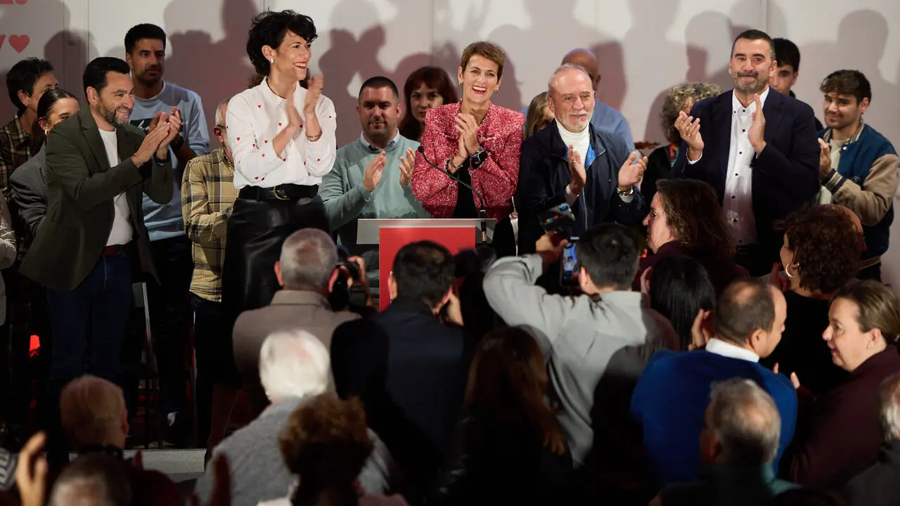 El PSN-PSOE presenta sus candidaturas a las pr&oacute;ximas elecciones generales en un acto en el que interviene la secretaria general del PSN-PSOE, Mar&iacute;a Chivite, la candidata al Congreso, Elma Saiz y el candidato al Senado, &Aacute;ngel Mole&oacute;n. NAVARRA.COM