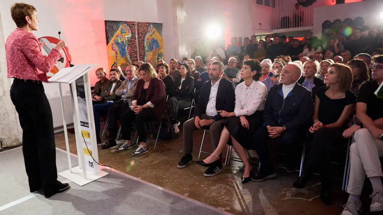 El PSN-PSOE presenta sus candidaturas a las pr&oacute;ximas elecciones generales en un acto en el que interviene la secretaria general del PSN-PSOE, Mar&iacute;a Chivite, la candidata al Congreso, Elma Saiz y el candidato al Senado, &Aacute;ngel Mole&oacute;n. NAVARRA.COM