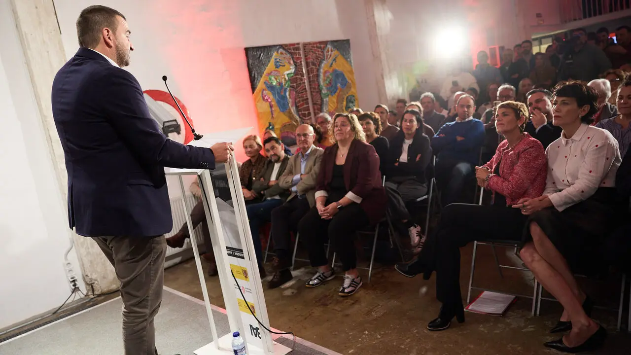 El PSN-PSOE presenta sus candidaturas a las pr&oacute;ximas elecciones generales en un acto en el que interviene la secretaria general del PSN-PSOE, Mar&iacute;a Chivite, la candidata al Congreso, Elma Saiz y el candidato al Senado, &Aacute;ngel Mole&oacute;n. NAVARRA.COM