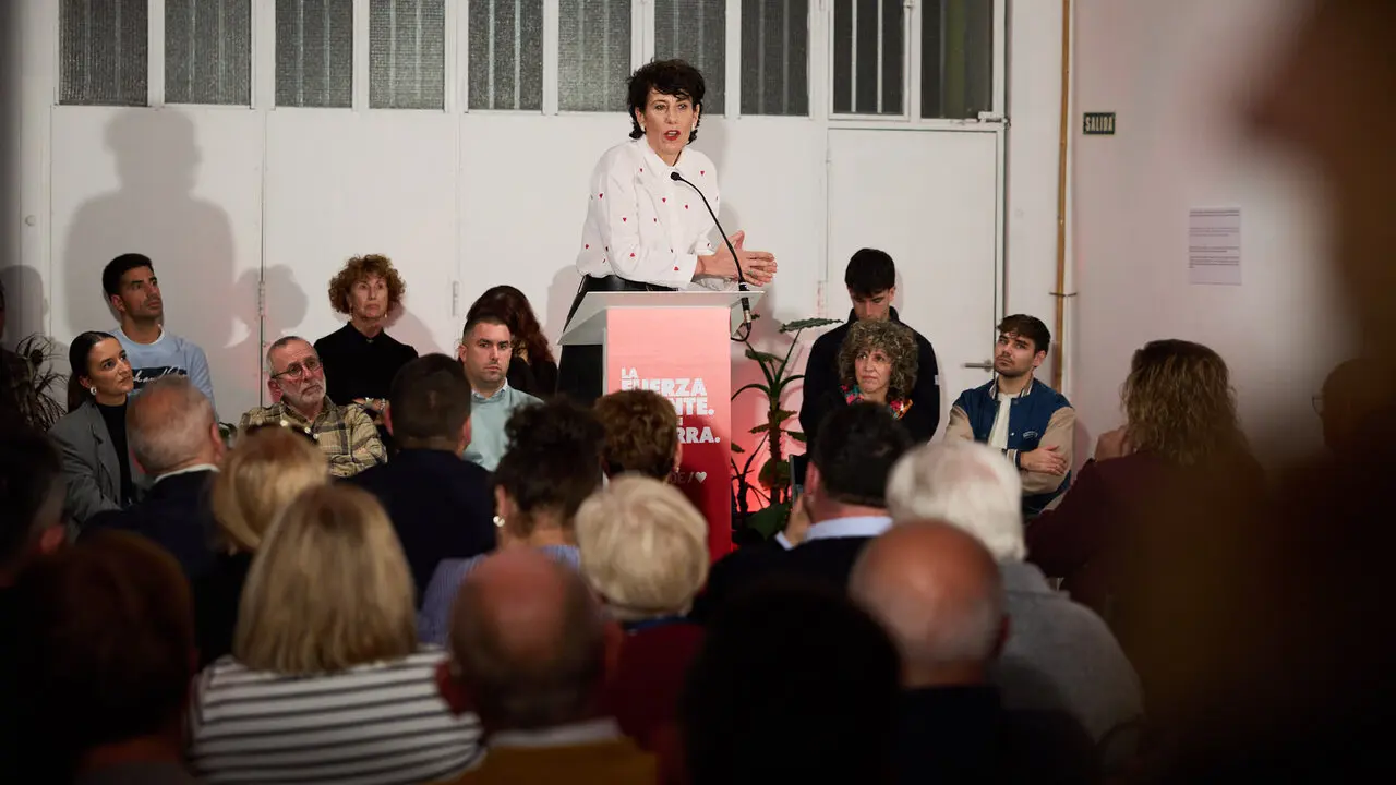El PSN-PSOE presenta sus candidaturas a las pr&oacute;ximas elecciones generales en un acto en el que interviene la secretaria general del PSN-PSOE, Mar&iacute;a Chivite, la candidata al Congreso, Elma Saiz y el candidato al Senado, &Aacute;ngel Mole&oacute;n. NAVARRA.COM