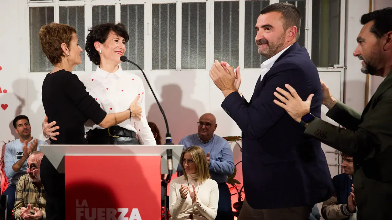 El PSN-PSOE presenta sus candidaturas a las pr&oacute;ximas elecciones generales en un acto en el que interviene la secretaria general del PSN-PSOE, Mar&iacute;a Chivite, la candidata al Congreso, Elma Saiz y el candidato al Senado, &Aacute;ngel Mole&oacute;n. NAVARRA.COM