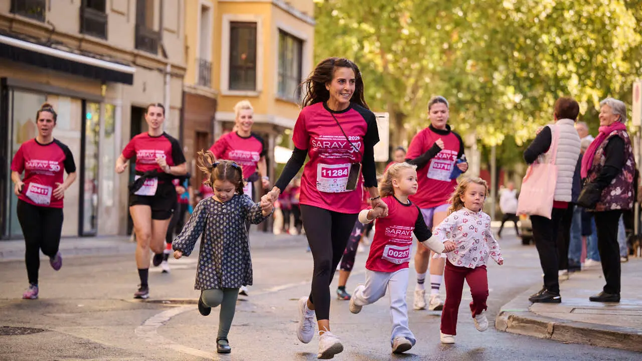 XV Carrera solidaria contra el c&aacute;ncer de mama organizada por Saray. PABLO LASAOSA