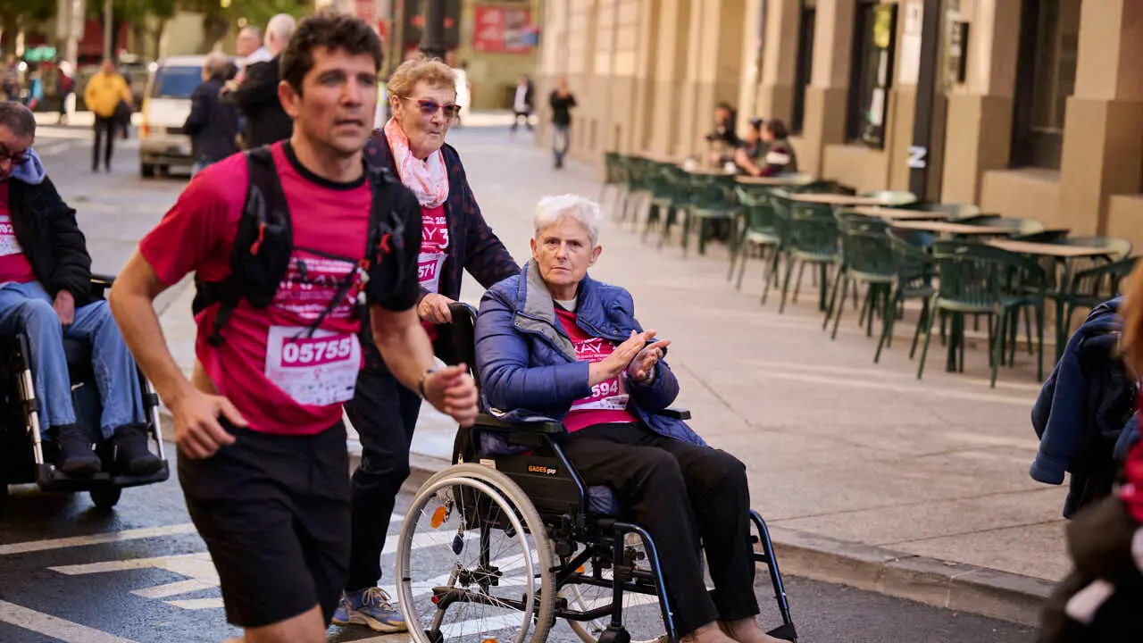 XV Carrera solidaria contra el c&aacute;ncer de mama organizada por Saray. PABLO LASAOSA