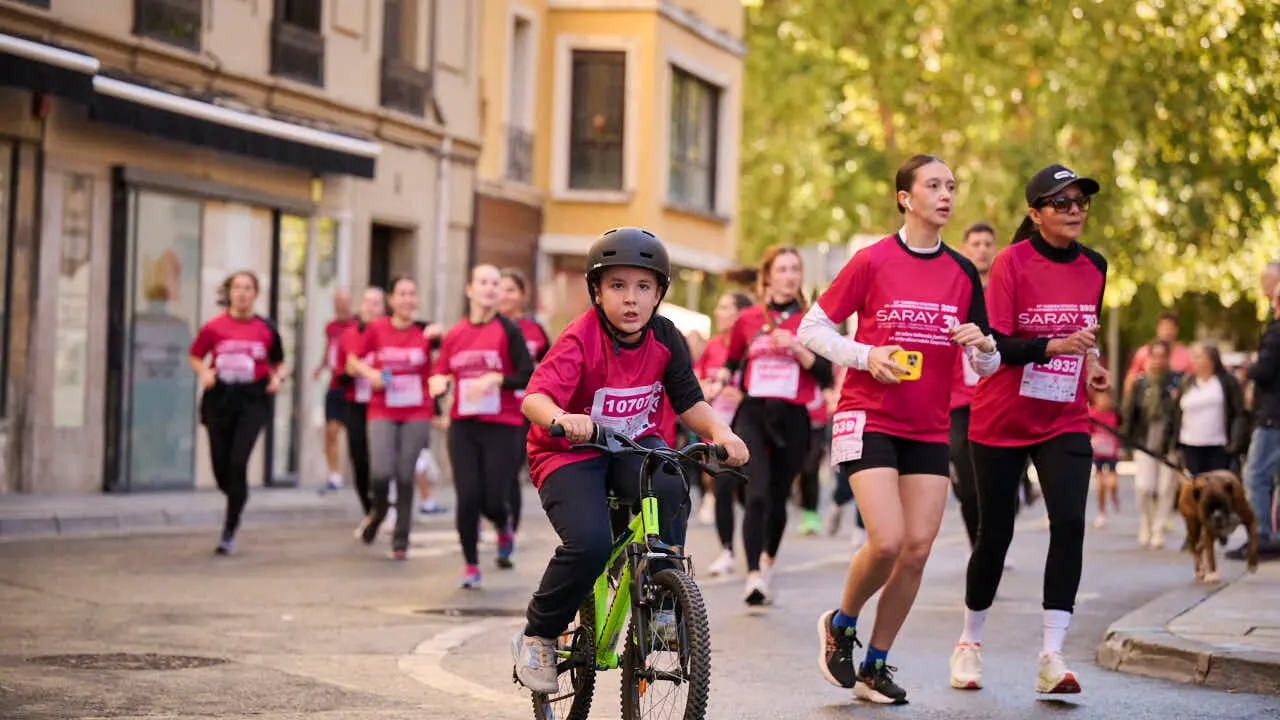 XV Carrera solidaria contra el c&aacute;ncer de mama organizada por Saray. PABLO LASAOSA