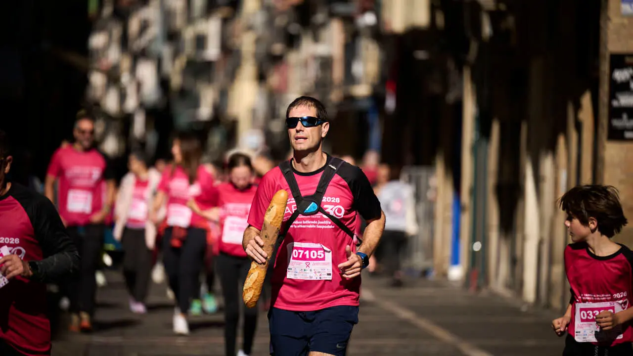 XV Carrera solidaria contra el c&aacute;ncer de mama organizada por Saray. PABLO LASAOSA