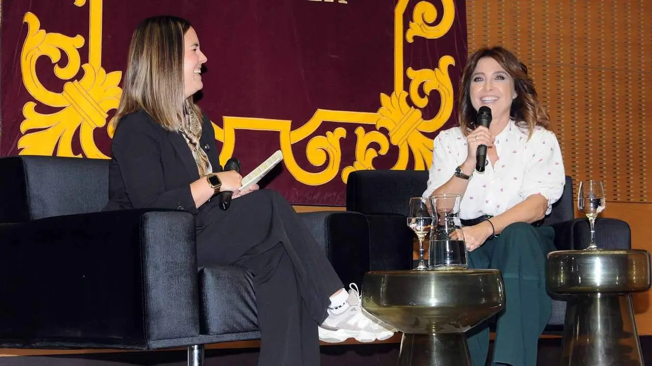 La conocida periodista navarra Helena Resano en la sexta edici&oacute;n del Festival Literario Mi Pueblo Lee, celebrado en Marcilla. AMAYA LUQUI (6)