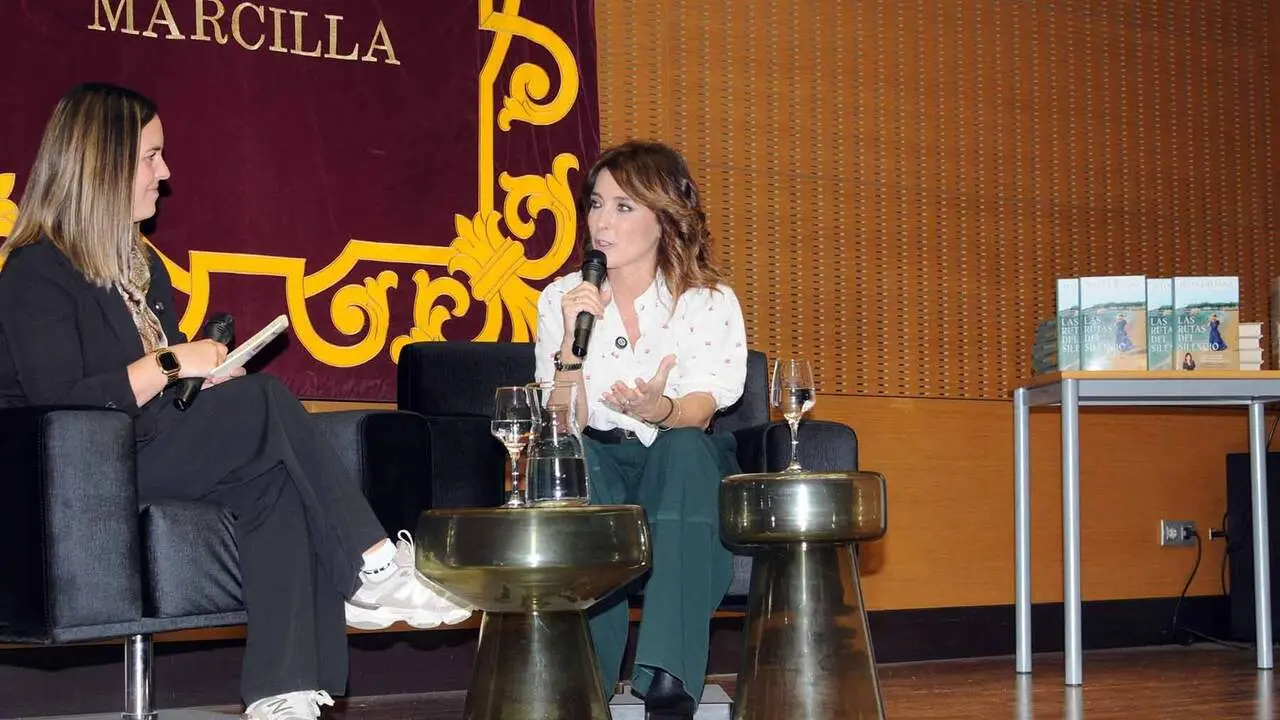 La conocida periodista navarra Helena Resano en la sexta edici&oacute;n del Festival Literario Mi Pueblo Lee, celebrado en Marcilla. AMAYA LUQUI (7)