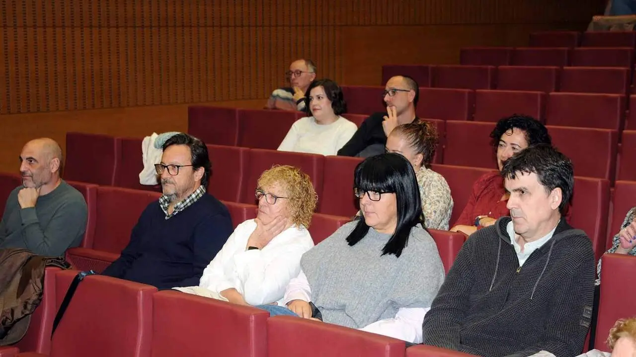 La conocida periodista navarra Helena Resano en la sexta edici&oacute;n del Festival Literario Mi Pueblo Lee, celebrado en Marcilla. AMAYA LUQUI (10)