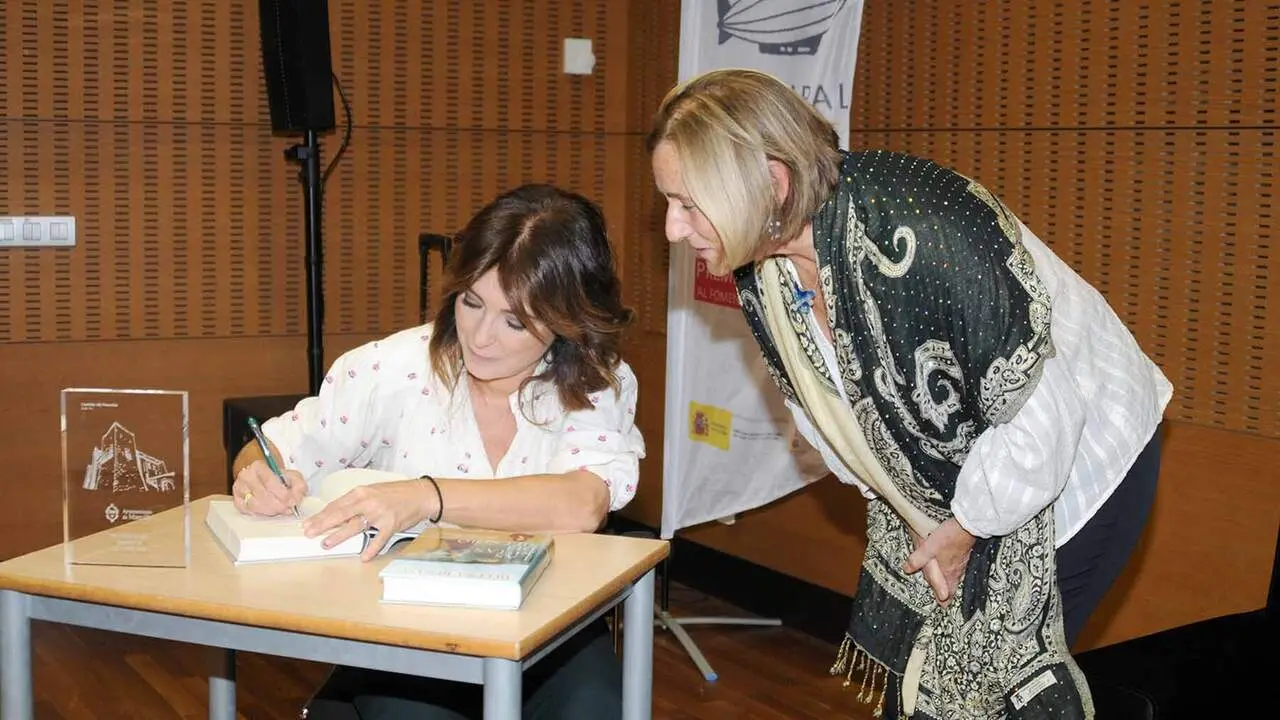La conocida periodista navarra Helena Resano en la sexta edici&oacute;n del Festival Literario Mi Pueblo Lee, celebrado en Marcilla. AMAYA LUQUI (14)