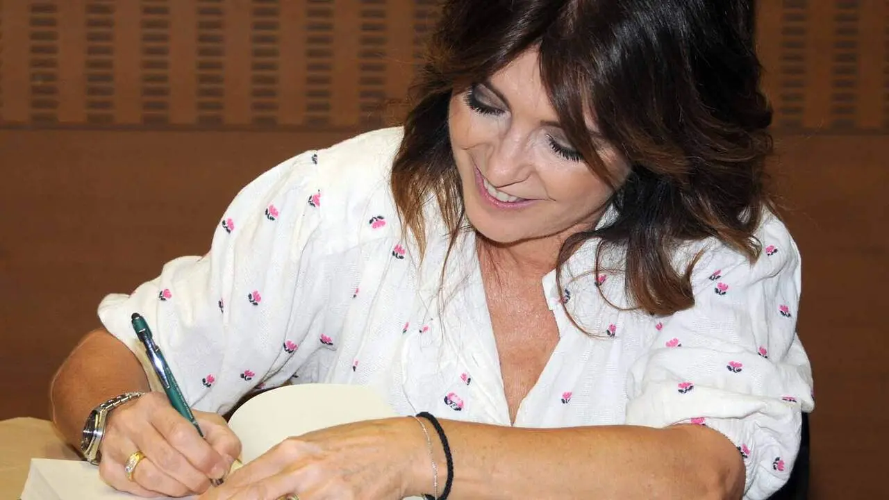 La conocida periodista navarra Helena Resano en la sexta edici&oacute;n del Festival Literario Mi Pueblo Lee, celebrado en Marcilla. AMAYA LUQUI (15)