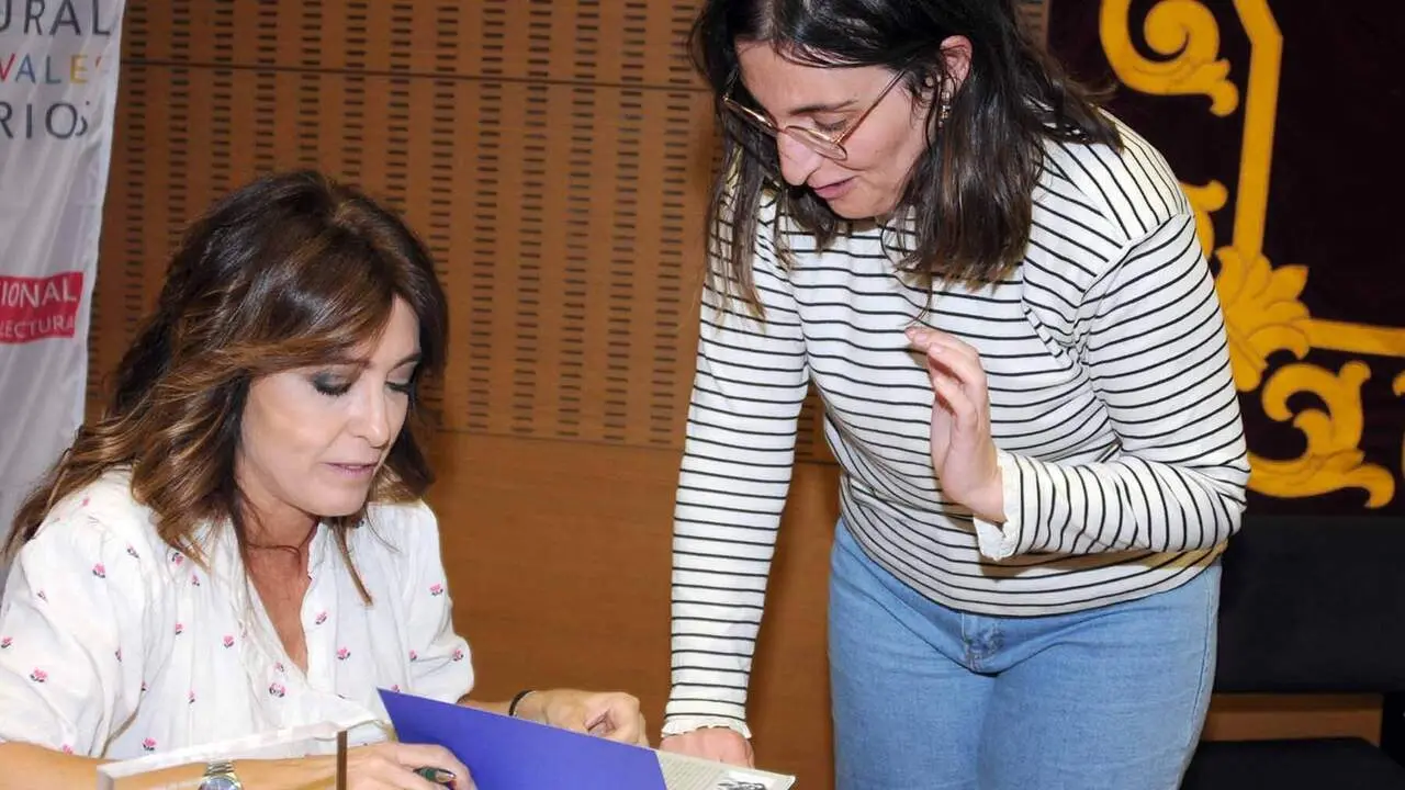 La conocida periodista navarra Helena Resano en la sexta edici&oacute;n del Festival Literario Mi Pueblo Lee, celebrado en Marcilla. AMAYA LUQUI (18)