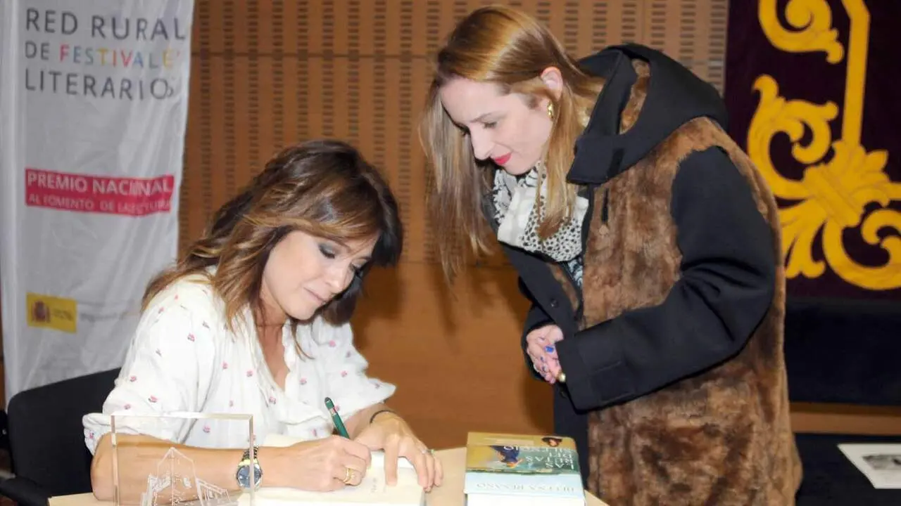 La conocida periodista navarra Helena Resano en la sexta edici&oacute;n del Festival Literario Mi Pueblo Lee, celebrado en Marcilla. AMAYA LUQUI (21)