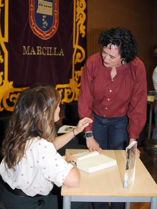 La conocida periodista navarra Helena Resano en la sexta edici&oacute;n del Festival Literario Mi Pueblo Lee, celebrado en Marcilla. AMAYA LUQUI (22)