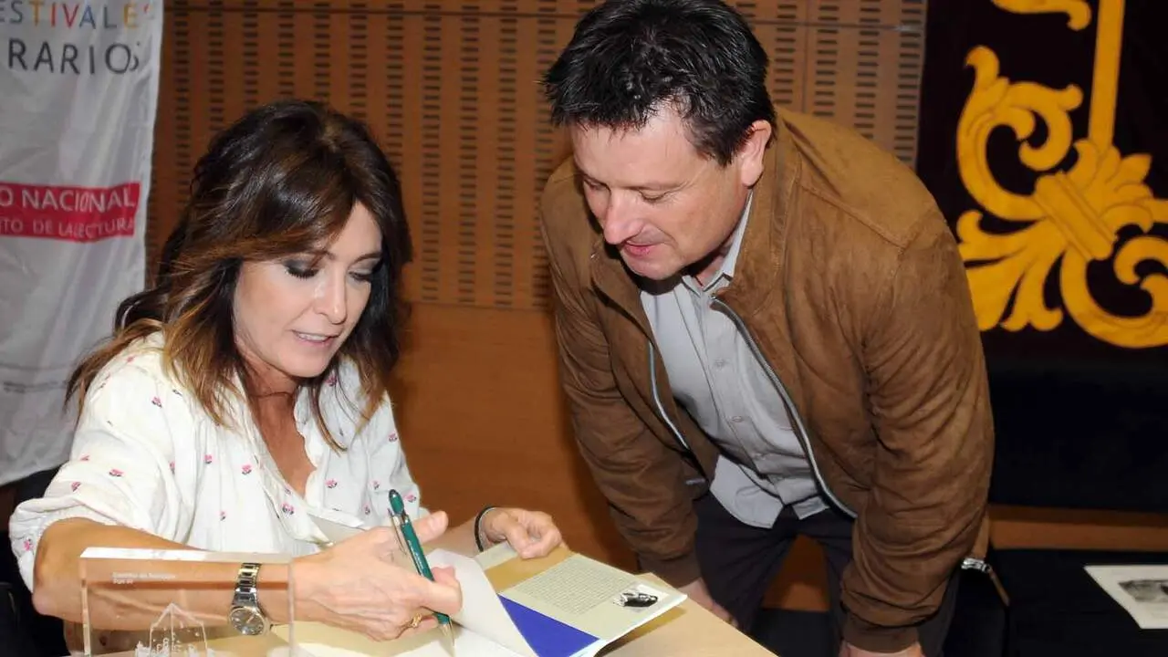 La conocida periodista navarra Helena Resano en la sexta edici&oacute;n del Festival Literario Mi Pueblo Lee, celebrado en Marcilla. AMAYA LUQUI (23)