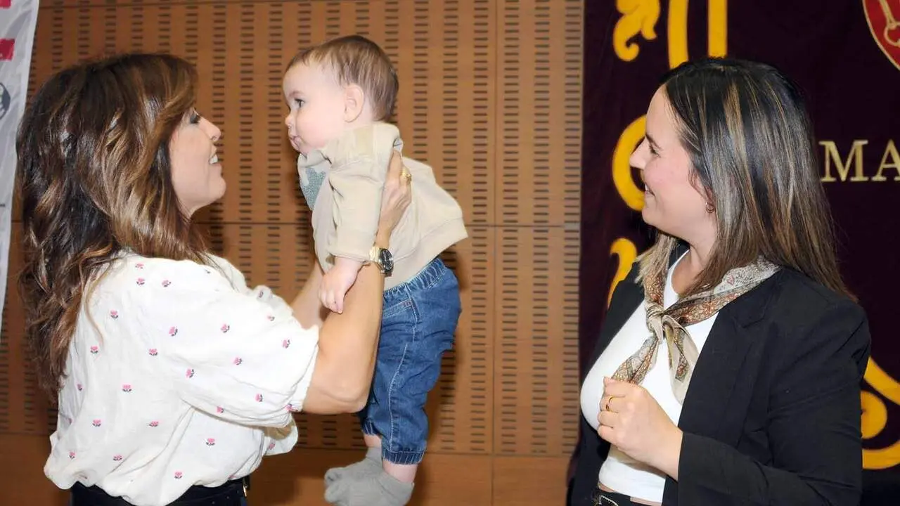 La conocida periodista navarra Helena Resano en la sexta edici&oacute;n del Festival Literario Mi Pueblo Lee, celebrado en Marcilla. AMAYA LUQUI (26)