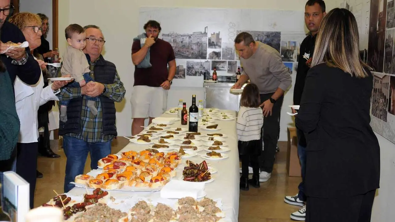 La conocida periodista navarra Helena Resano en la sexta edici&oacute;n del Festival Literario Mi Pueblo Lee, celebrado en Marcilla. AMAYA LUQUI (31)