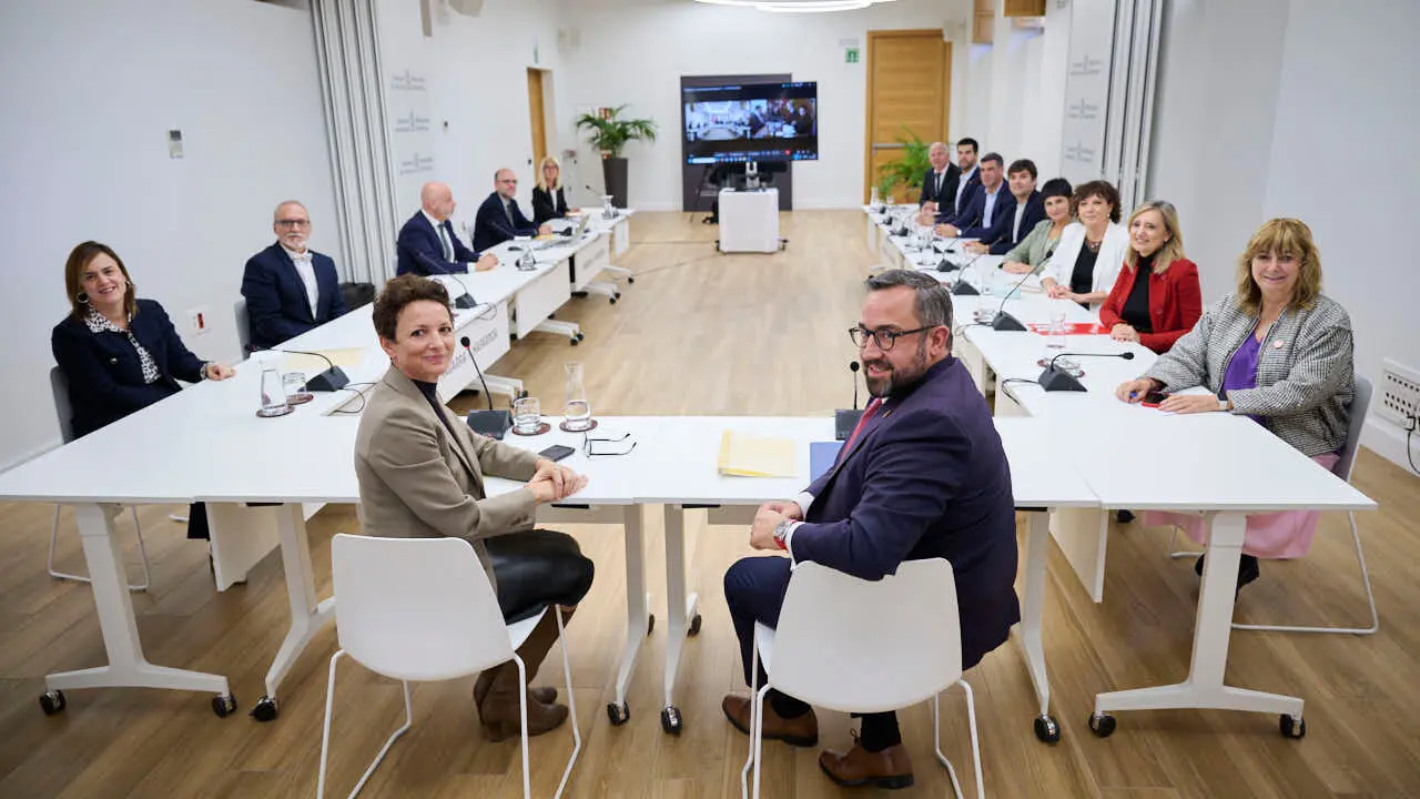 Reuni&oacute;n de la comisi&oacute;n mixta de la Junta de Transferencias para avanzar en el traspaso de la competencia de Investigaci&oacute;n, Desarrollo cient&iacute;fico y t&eacute;cnico e Innovaci&oacute;n (I+D+i). PABLO LASAOSA