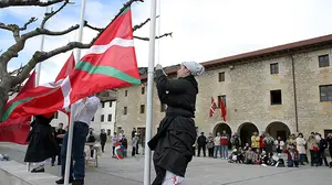 El cuatripartito permitirá colocar la ikurriña en todas las instituciones de Navarra