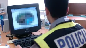 Macrojuicio en Pamplona a una red de pedófilos: varios acusados compartieron imágenes sexuales de sus hijas pequeñas