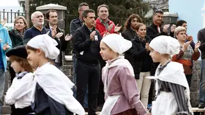 El Nafarroa Oinez da un homenaje a nueve profesores de la Baztan Ikastola