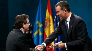 El Rey pide alejarnos de lo que nos "separa y debilita" y seguir "construyendo España"