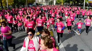 Saray espera que el rosa inunde el centro de Pamplona en V carrera contra el cáncer de mama