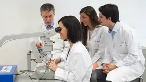 Simulador virtual de cirug&iacute;a de ojos en la Cl&iacute;nica Universitaria