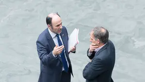 Las presiones de Bildu y Podemos: el Gobierno de Navarra declara desierto la creación de un informe sobre la banca pública
