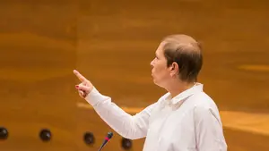 Barkos mintió en el Parlamento: "Hay una efectiva y clara bajada de las listas de espera"