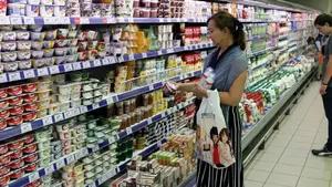 Se resbaló en un charco de cerveza: condenado un súper a pagar 1.900 euros a un cliente por una mala caída