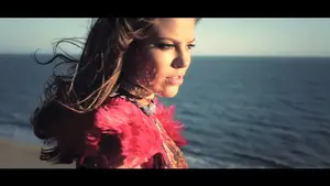 Mar&iacute;a Isabel - La vida s&oacute;lo es una (V&iacute;deo Oficial)