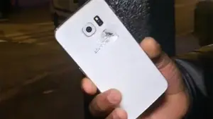 El móvil le salvó la vida en los atentados de París