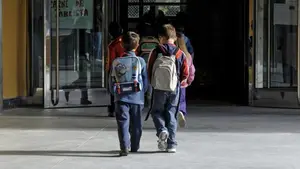 Encuentran de madrugada a dos niños en Pamplona que se habían escapado de casa al estar solos