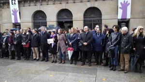 Concentraci&oacute;n del Gobierno de Navarra por las v&iacute;ctimas de la violencia machista