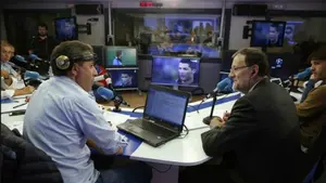 La colleja de Mariano Rajoy a su hijo en Cope