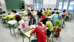 Los sindicatos de Educación rechazan posible convocatoria de oposiciones para maestros en 2017 en Navarra
