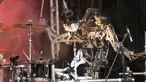 Compressorhead tocando 'Smells Like Teen Spirit', de Nirvana
