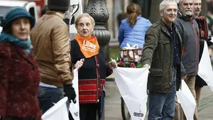 El cuatripartito presenta como víctima al etarra que asesinó a Tomás Caballero y a Francisco Casanova 