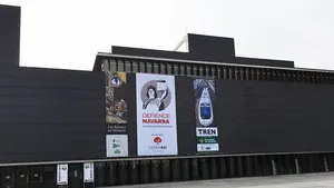 Denuncian ante la junta electoral un cartel gigante de Geroa Bai en la fachada de Baluarte