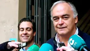 Esteban González Pons visita el Mercado de Pamplona 