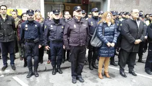 Minuto de silencio en la Jefatura de Polic&iacute;a en Pamplona
