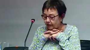 La madre del asesino de Tomás Caballero y Francisco Casanova, en el Parlamento de Navarra