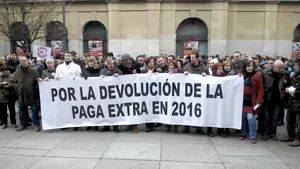 Los sindicatos piden al Gobierno foral la devolución en 2016 de la paga extra de 2012