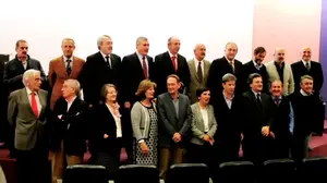 El Colegio de Médicos homenajea a los 33 médicos navarros que se jubilan este año 