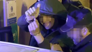 El juez ordena que el joven que agredi&oacute; a Rajoy ingrese en un centro de menores