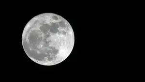 Un buen plan para el lunes por la noche: la Superluna más grande desde 1948 se deja ver en Navarra